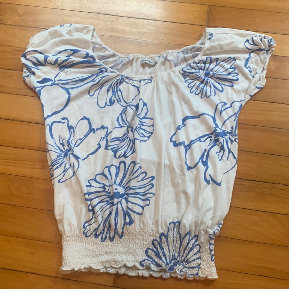 White floral short sleeve top